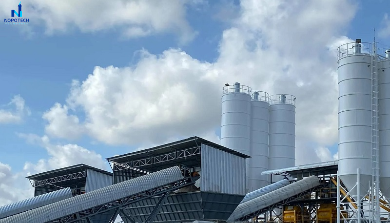 Hệ thống lọc bụi được đặt trên đỉnh các silo xi măng