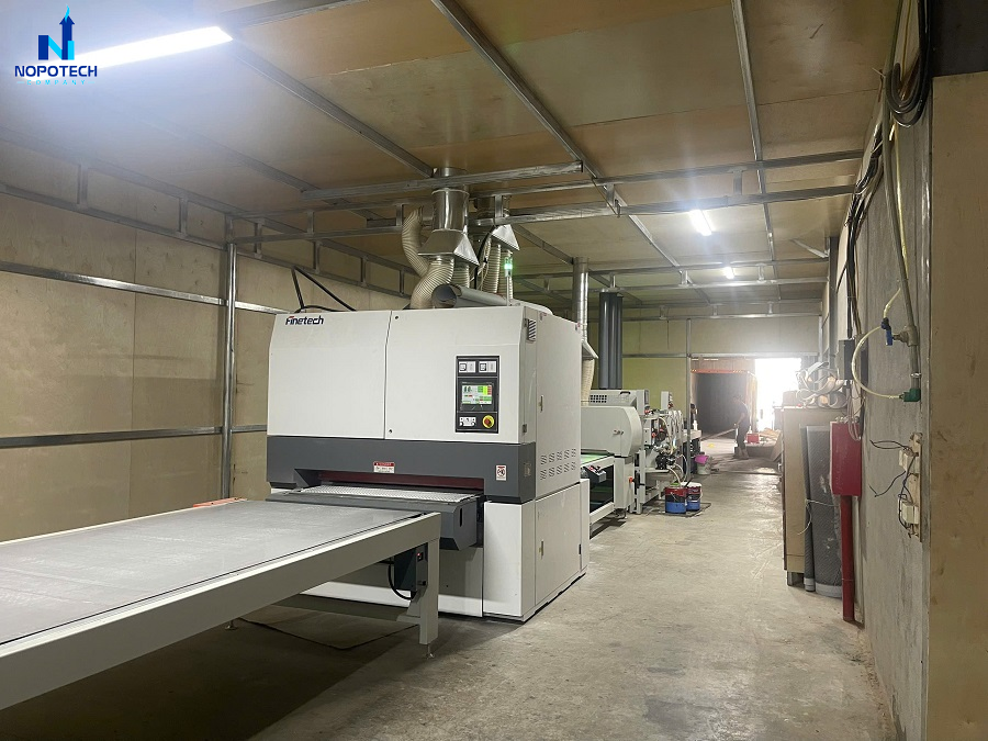 Dây chuyền sơn UV thường phát sinh bụi cần được xử lý bằng hệ thống hút lọc bụi túi vải