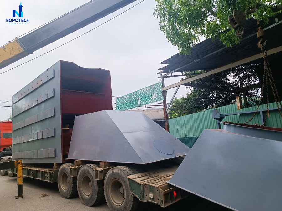 Tháp hấp phụ xử lý khí thải nhà máy giấy Quảng Bình trước khi "lên đường" tới công trình